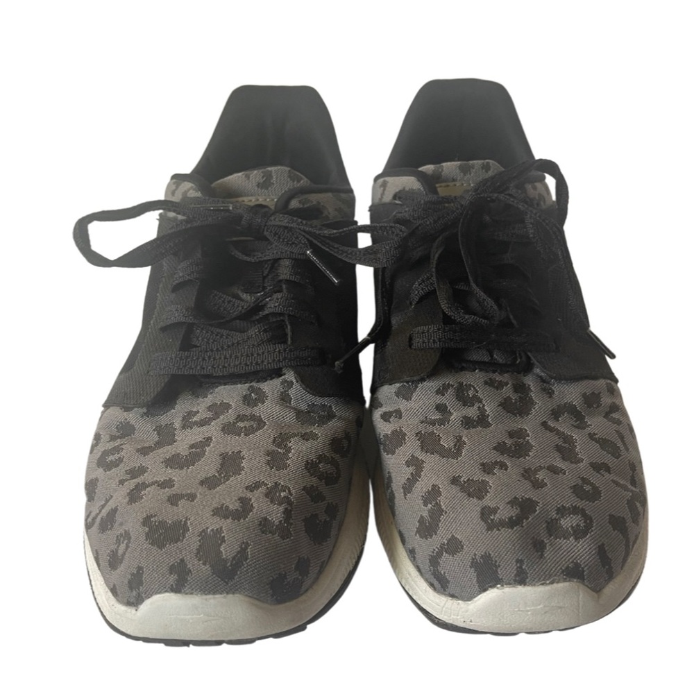 Avia leopard print gray athletic shoes